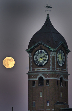 061204_ET_JVA_MOON